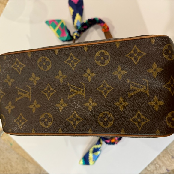 Louis Vuitton Excentri-Cité Handbag - Picture 9 of 16